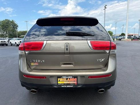 Used 2012 Lincoln MKX FWD image 6