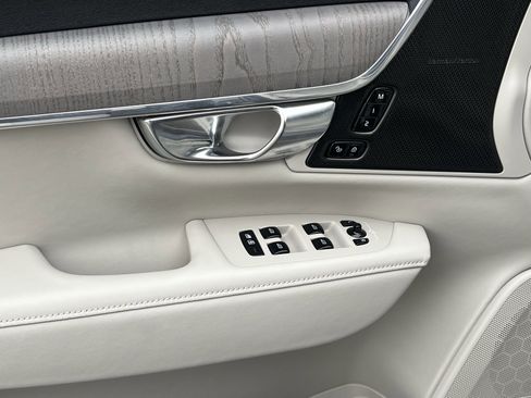 Used 2025 Volvo V90 B6 Cross Country Plus image 12