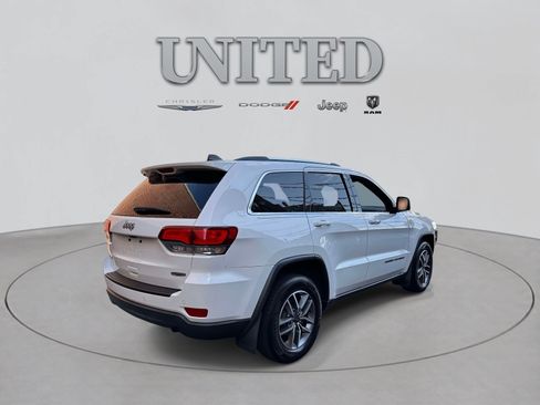 Used 2020 Jeep Grand Cherokee Laredo w/ Quick Order Package 2BN North AWD/4WD image 3