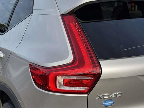 Certified 2023 Volvo XC40 B5 Plus w/ Driver Assist Package AWD/4WD image 11