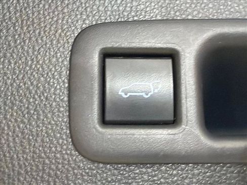 Used 2021 Toyota Highlander XLE FWD image 20