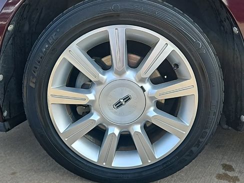 Used 2011 Lincoln MKZ image 9