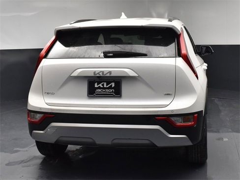 Used 2025 Kia Niro EX image 7