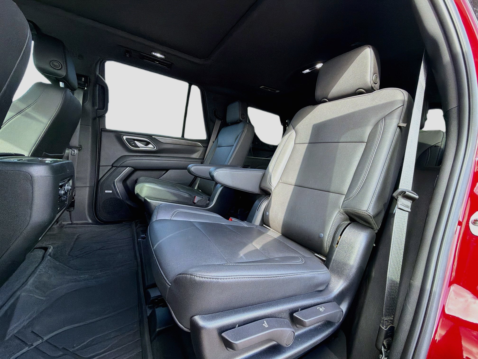 Used 2022 Chevrolet Tahoe Z71 w/ Luxury Package AWD/4WD image 23