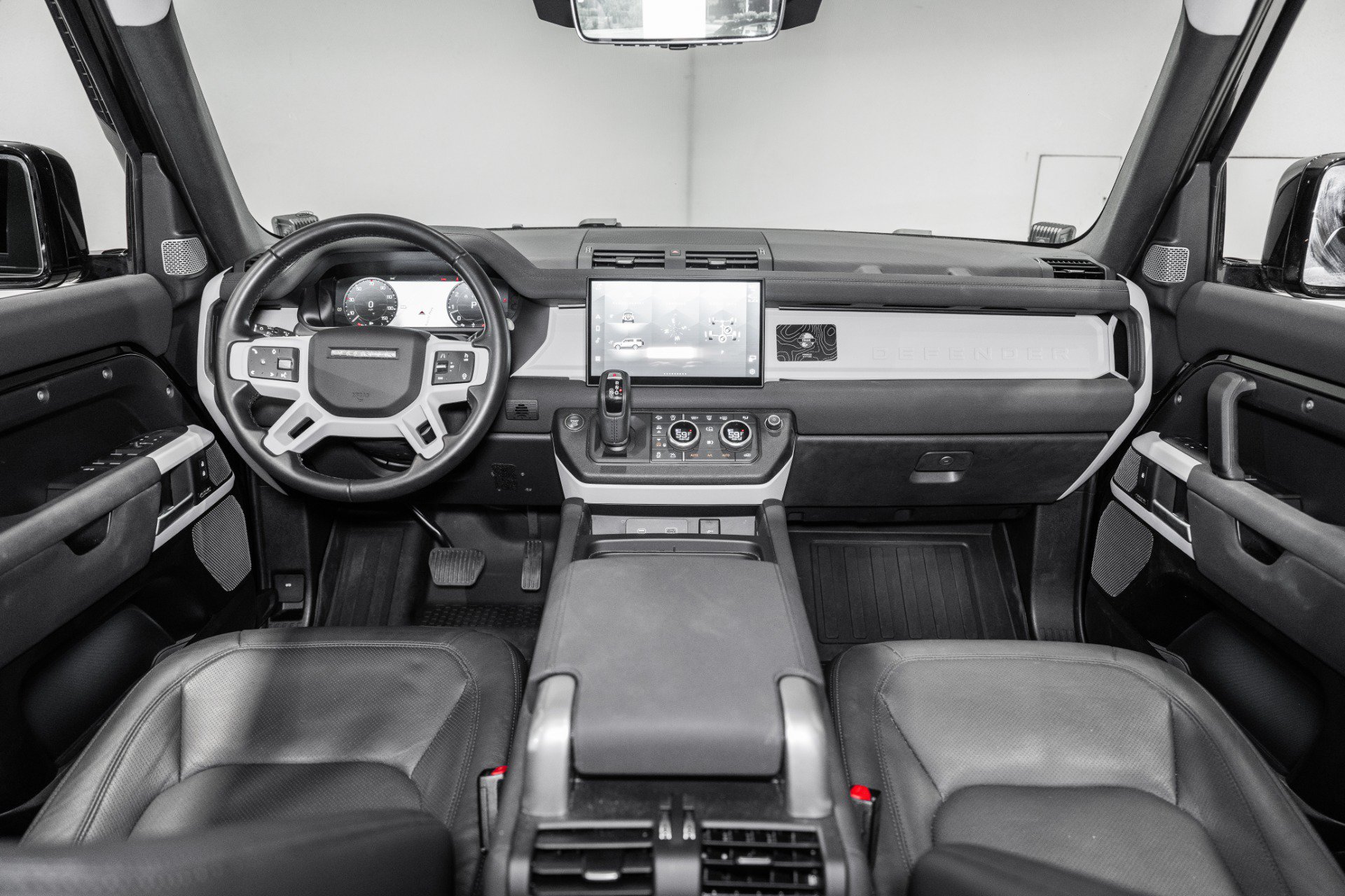 Used 2023 Land Rover Defender 130 SE AWD/4WD image 32