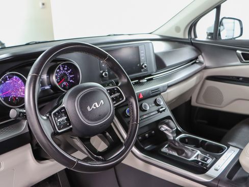 Used 2024 Kia Carnival LX image 22