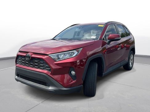 Used 2019 Toyota RAV4 XLE FWD image 2