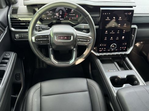 Used 2024 GMC Acadia Elevation w/ Luxury Package image 12