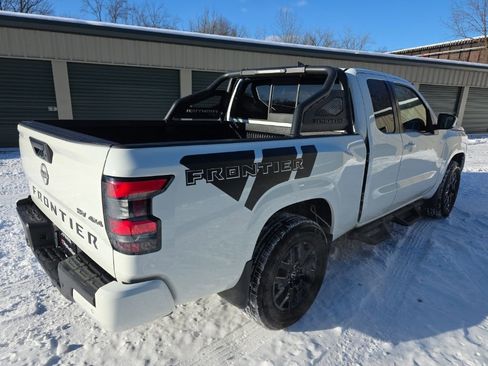 Used 2022 Nissan Frontier SV w/ Graphics Package image 8