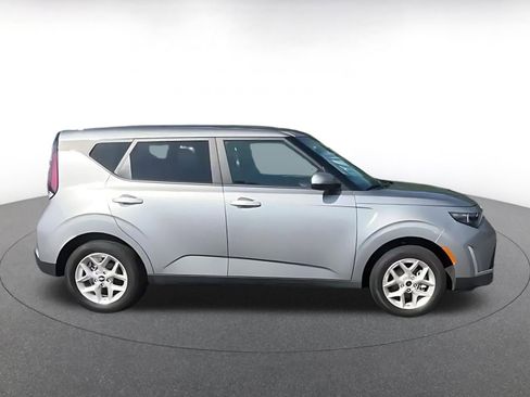 Used 2025 Kia Soul LX w/ LX Technology Package FWD image 16