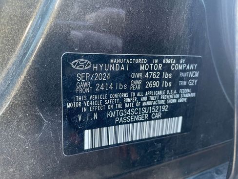 Used 2025 Genesis G70 2.5T image 29