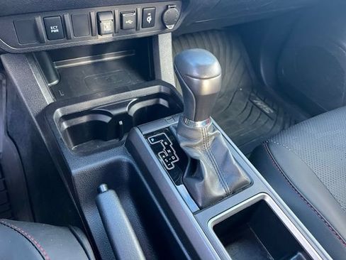 Used 2022 Toyota Tacoma TRD Off-Road AWD/4WD image 28
