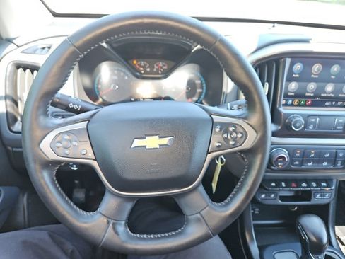 Used 2022 Chevrolet Colorado Z71 AWD/4WD image 17