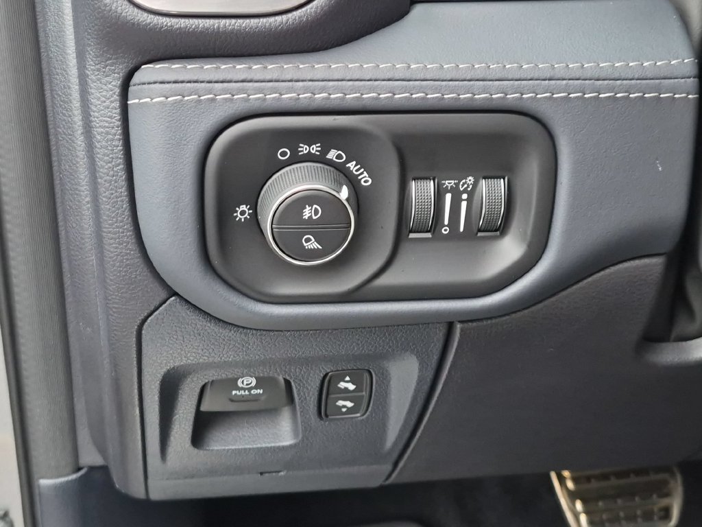 Used 2023 RAM 1500 Limited AWD/4WD image 14