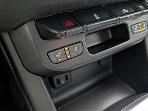 Used 2020 Chevrolet Colorado LT w/ Redline Special Edition image 28