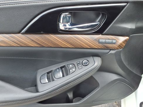 Used 2016 Nissan Maxima Platinum w/ Interior Lighting Package FWD image 14