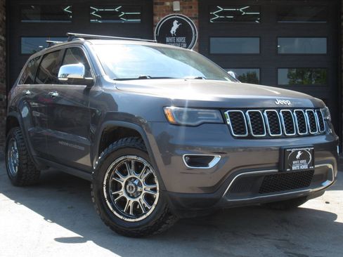 Used 2018 Jeep Grand Cherokee Limited w/ Luxury Group II AWD/4WD image 2