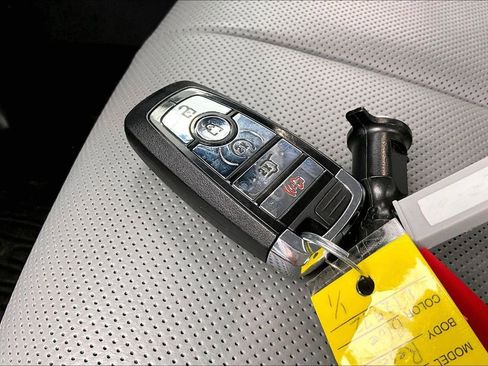 Used 2022 Lincoln Corsair Reserve w/ Equipment Group 201A image 11