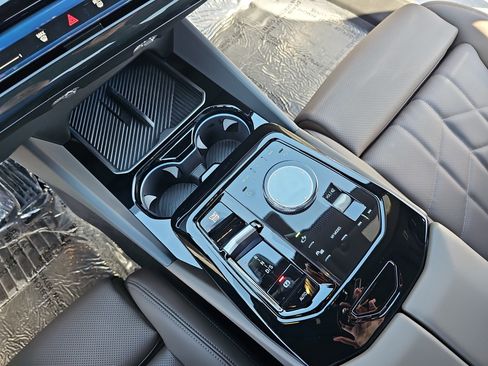 Used 2024 BMW 540i xDrive w/ Convenience Package image 25