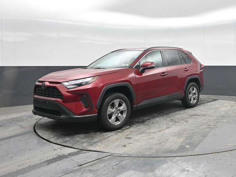 Used 2022 Toyota RAV4 XLE w/ Convenience Package AWD/4WD image 4