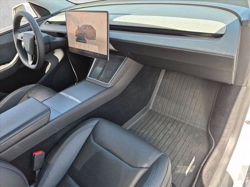 Used 2026 Tesla Model Y AWD image 20