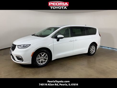Used 2023 Chrysler Pacifica Touring-L FWD image 1