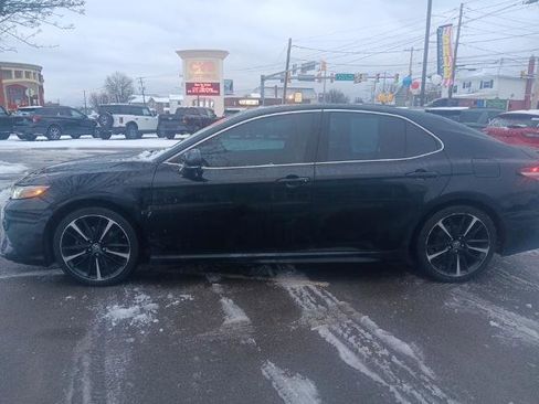 Used 2018 Toyota Camry XSE image 7