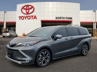 Used 2025 Toyota Sienna Platinum
