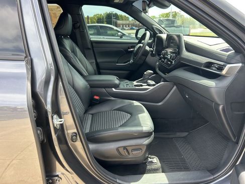 Used 2023 Toyota Highlander XSE image 22