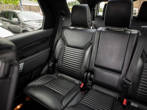 Used 2019 Land Rover Discovery HSE image 26