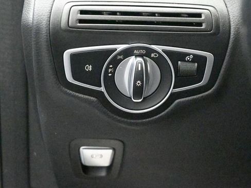 Used 2022 Mercedes-Benz GLC 300 4MATIC image 11