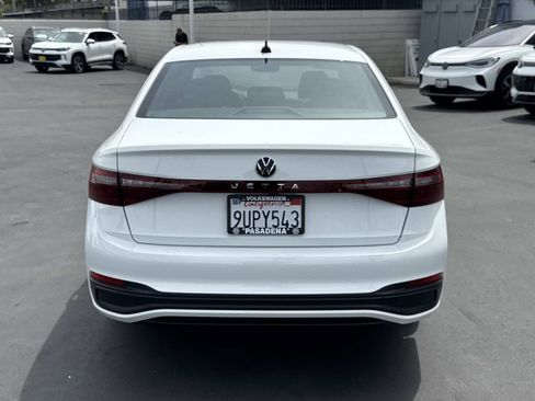 Certified 2025 Volkswagen Jetta Sport FWD image 4