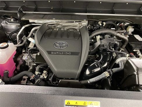 Used 2024 Toyota Highlander XLE image 35