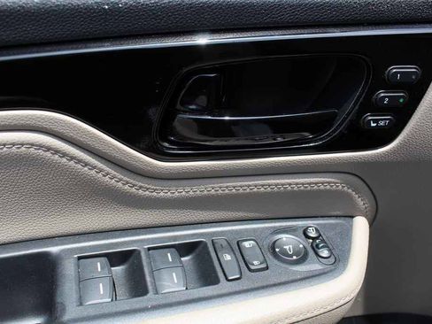 Used 2018 Honda Odyssey Elite image 12