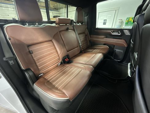 Certified 2025 GMC Sierra 3500 Denali Ultimate AWD/4WD image 28