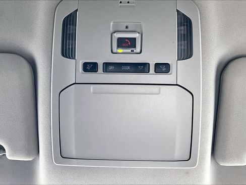 Used 2022 Toyota Highlander LE image 34