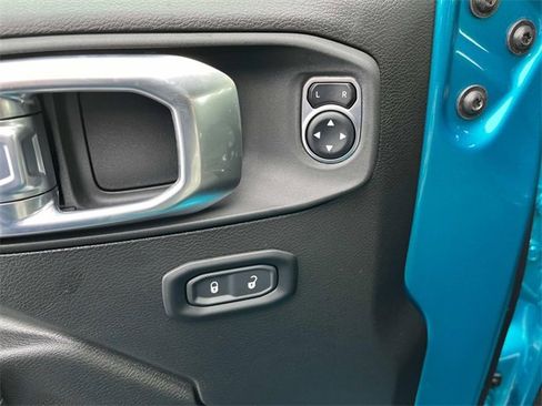 New 2024 Jeep Wrangler Unlimited Rubicon w/ Technology Group image 25