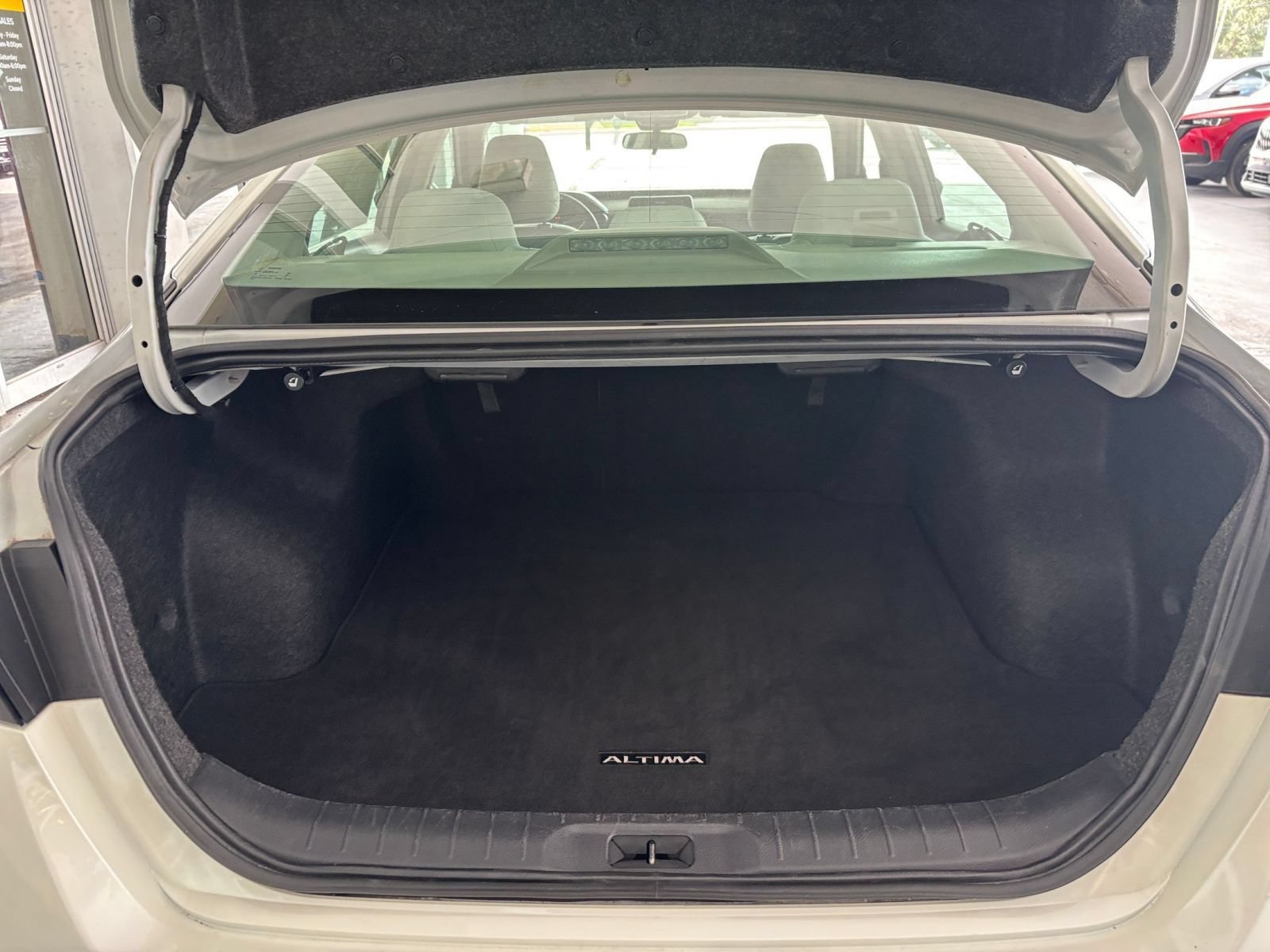 Used 2025 Nissan Altima 2.5 SV FWD image 31