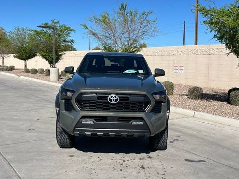 Used 2025 Toyota Tacoma TRD Off-Road image 3