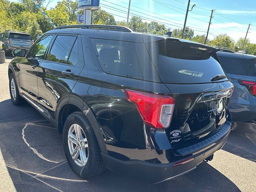 Used 2021 Ford Explorer XLT w/ Equipment Group 202A AWD/4WD image 3