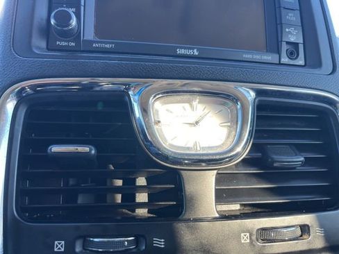 Used 2016 Chrysler Town & Country Touring image 19