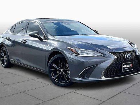 Used 2022 Lexus ES 300h F Sport image 2