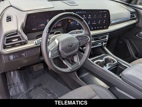 Used 2024 Chevrolet Traverse LT w/ Enhanced Driving Package FWD image 2