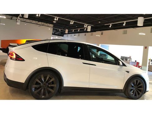 Used 2022 Tesla Model X Long Range image 10