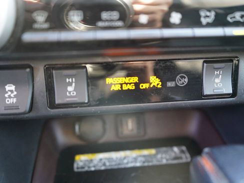 Used 2020 Toyota RAV4 Limited FWD image 13