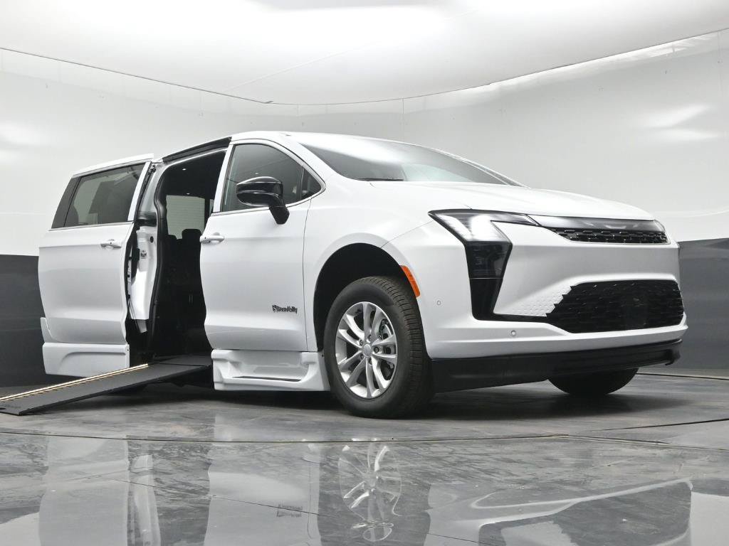 Used 2027 Chrysler Pacifica Select w/ Family Tech Group FWD image 18
