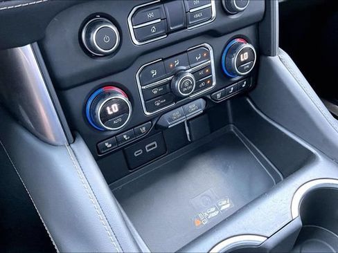 Used 2024 Chevrolet Tahoe Premier AWD/4WD image 15