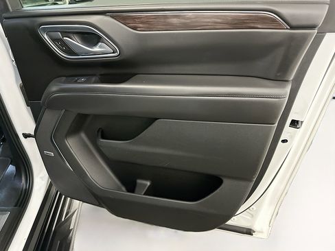 Used 2024 Chevrolet Suburban LT image 33