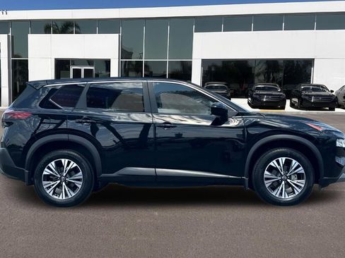Used 2023 Nissan Rogue SV FWD image 2