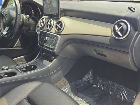 Used 2017 Mercedes-Benz GLA 250 4MATIC image 24